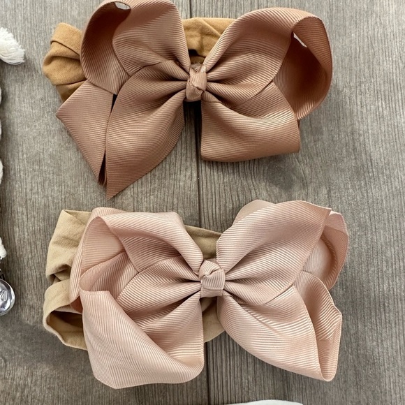 Baby girl boho accessory lot
Headbands and pacifier clip - Picture 5 of 7